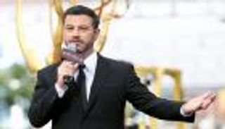 بالصور.. أجمل إطلالات النجمات بحفل "إيمي"