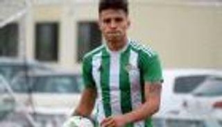 بيتيس يفقد مهاجمه قبل مواجهة الريال