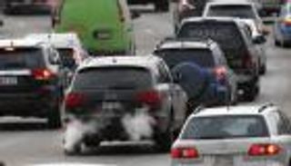 فرنسا تتبنى حزمة حوافز لسحب السيارات "الملوثة"