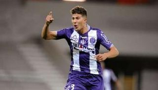 تولوز  يعاقب "ملاكم الجزائر" 