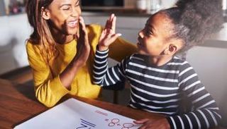 يجب تشجيع جهود الطفل وليس قدراته