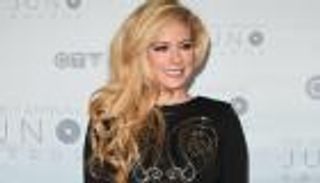 تحذير من هؤلاء المطربين عند البحث على الإنترنت