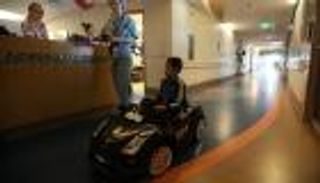 بالفيديو والصور.. وسيلة مبتكرة للتخفيف عن الأطفال المرضى