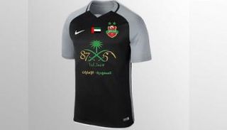 قميص النادي بالشعار