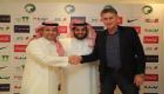 باوزا يكشف سر قبوله تدريب الأخضر.. وطموحه في المونديال