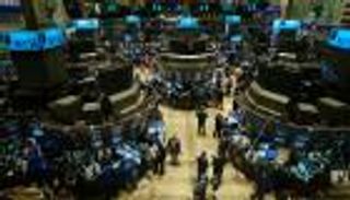 "وول ستريت" تغلق مرتفعة بعد بيان المركزي الأمريكي