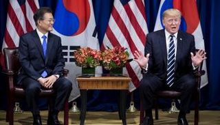 ترامب ونظيره الكوري الجنوبي مون جيه-إن - أ. ف, ب