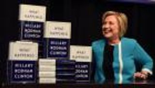 "ماذا حدث؟" لهيلاري كلينتون يحقق مبيعات ساحقة