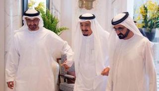الملك سلمان بين محمد بن راشد ومحمد بن زايد