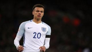 آلي مهدد بالإيقاف الدولي