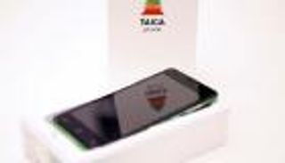 روسيا تتحدى أبل بطرح هاتف ذكي ضد المراقبة