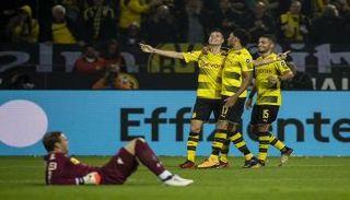 دورتموند يقسو على مونشنجلادباخ ويستعيد صدارة الدوري الألماني