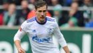 أرسنال ينافس البايرن وبرشلونة على نجم شالكه