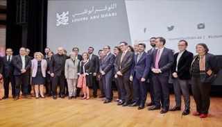 وفد اللوفر أبوظبي مع شركائه من المؤسسات الثقافية في فرنسا