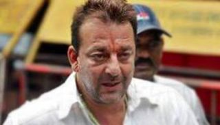 بالصور.. رانبيير كابور يجسد حياة سنجاي دوت في فيلمه الجديد