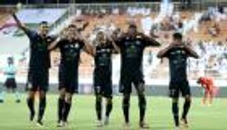 شباب الأهلي يقلب الطاولة على عجمان بثنائية في دقيقتين