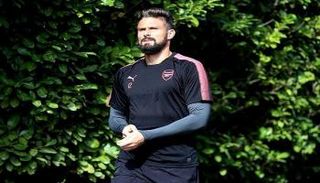 إيفرتون يرفض الاستسلام ويعود لسباق التعاقد مع جيرو