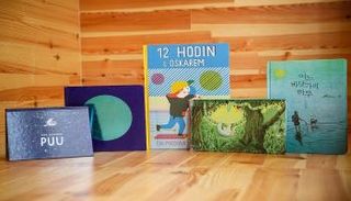 مجموعة من الكتب الصامتة