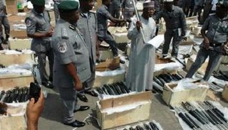 شحنة أسلحة مضبوطة