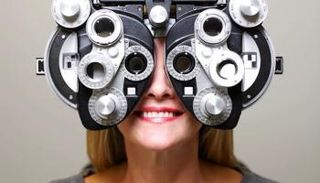 حالة العين تختلف مع العمر