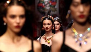 عرض أزياء دولتشي آند جابانا في ميلانو