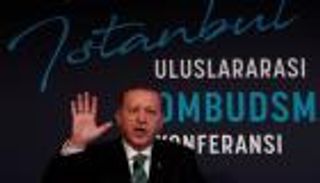 بالصور.. أردوغان يلوح بقطع النفط عن كردستان