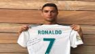 رونالدو يواسي عائلة أحد ضحايا زلزال المكسيك