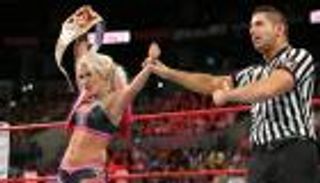 أليكسا تحسم نزالا خماسيا وتحتفظ ببطولة "رو"