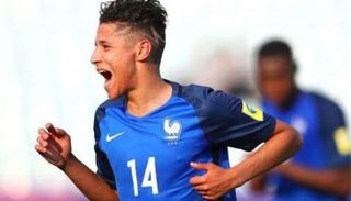 لاعب فرنسا السابق ورقة رينار الجديدة أمام الجابون