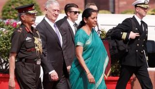 جيم ماتيس خلال زيارته للهند