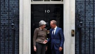 جانب من لقاء دونالد توسك وتيريزا ماي