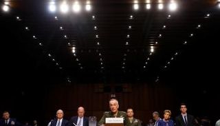 الجنرال جوزيف دانفورد خلال اجتماع لجنة القوات المسلحة بمجلس الشيوخ 