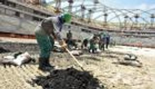 فصل تعسفي لعامل يضع انتهاكات قطر أمام الأمم المتحدة