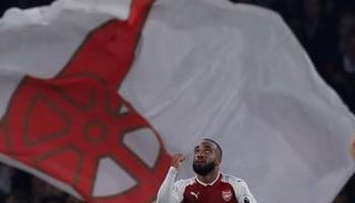 لاكازيت يقود أرسنال لفوزه الثالث في البريميير ليج