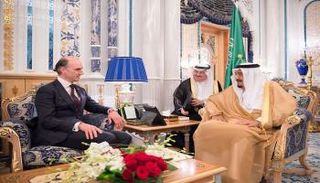 الملك سلمان يستقبل نائب حزب المحافظين بالبرلمان البريطاني