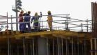 "رايتس ووتش" تطالب قطر بإجراءات عاجلة لحماية 800 ألف عامل