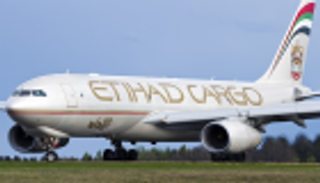 هبوط اضطراري لطائرة شحن إماراتية بالكويت بعد وفاة قائدها