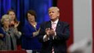 ترامب يشيد بقرار الملك سلمان السماح للمرأة السعودية بقيادة السيارة