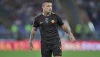 مورينيو يتمسك بالتعاقد مع ناينجولان