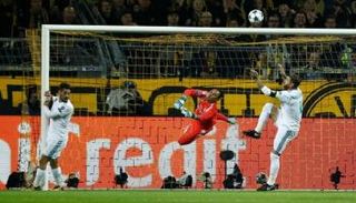 راموس يبعد كرة دورتموند