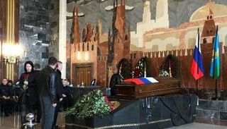 مراسم تشييع الجنرال الروسي - رويترز