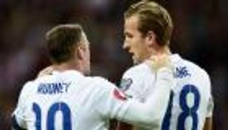 كين يستنجد بـ  "روني"  لمساعدته في الاحتفاظ بالجوائز الفردية