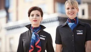 موظفات الخطوط الجوية الأمريكية يشتكين من أعراض صحية بسبب الزي الرسمي