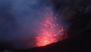 إخلاء جزيرة بالمحيط الهادي خوفا من ثورة بركان