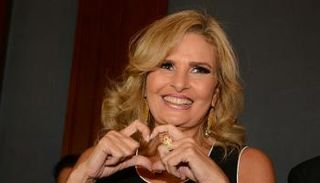 الفنانة يسرا