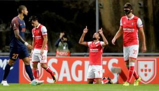 كوكا يسجل في فوز براجا القاتل ويمنحه الصدارة 