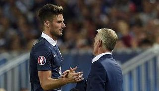 أرسنال يهدد مستقبل جيرو مع فرنسا