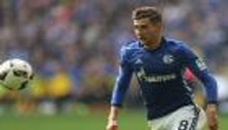 مستشار برشلونة يتابع لاعبين من شالكه وليفركوزن