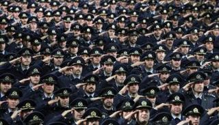 يعفى أبناء الأثرياء من الخدمة العسكرية