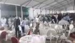 بالفيديو.. عراك بالكراسي والأطباق الطائرة في مؤتمر حزبي بالمغرب